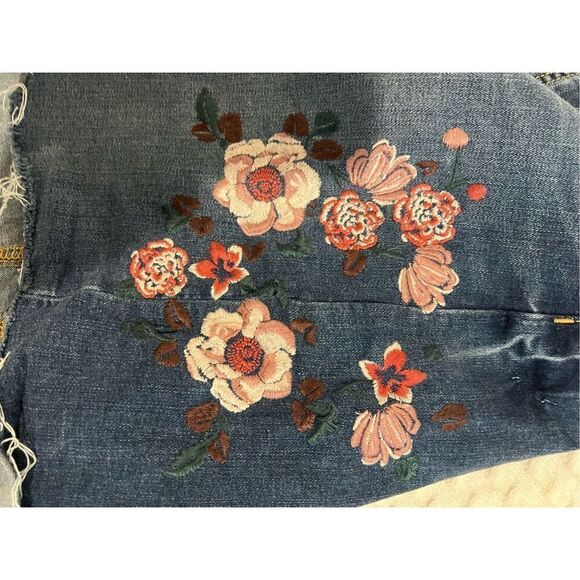 Seven7 Jean Skirt with embroidered flowers size 10 - Picture 10 of 10